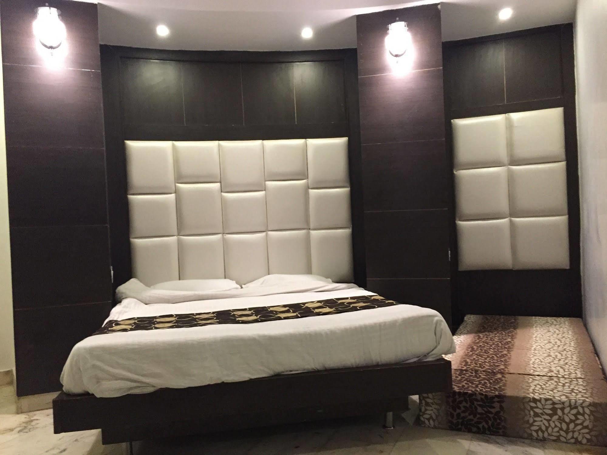 Spot 3* New Delhi